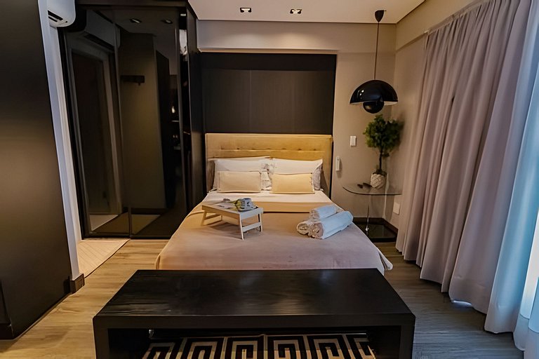 Apto com cama casal no Saint Moritz