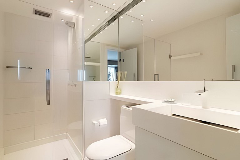 Apto com cama casal no Saint Moritz