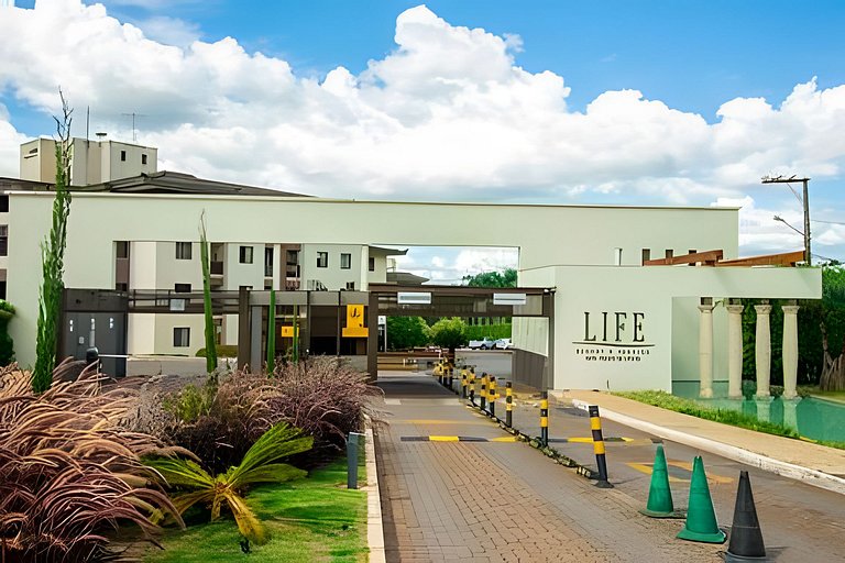 Aproveite piscina e conforto no Life Resort