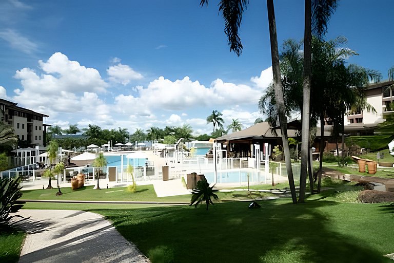 Apto privativo com piscina no Life Resort