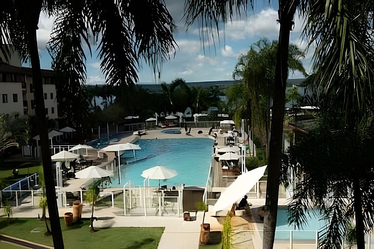 Apto a beira do lago no Life Resort