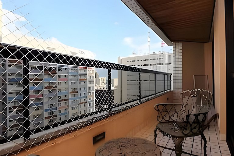 Apto completo e alto com varanda no Bonaparte