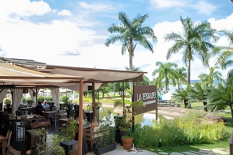 Apto com piscina refrescante no Life Resort