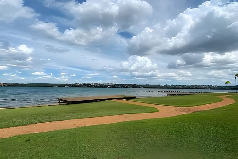 Apto com acesso a piscina no Brisas do Lago
